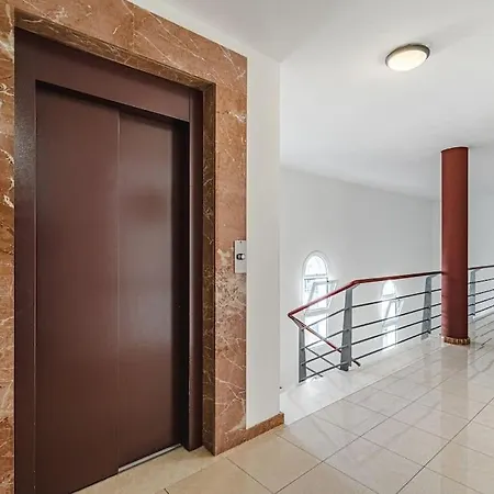 With Heated Pool In Apartman *