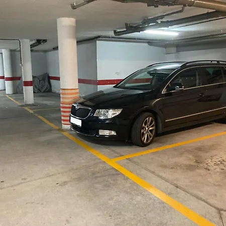 아파트 With Heated Pool In